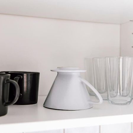 Komplett Neu: 2-Zi Zentral Im Altbau. 24H-Checkin Kiel Buitenkant foto