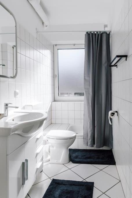 Komplett Neu: 2-Zi Zentral Im Altbau. 24H-Checkin Kiel Buitenkant foto