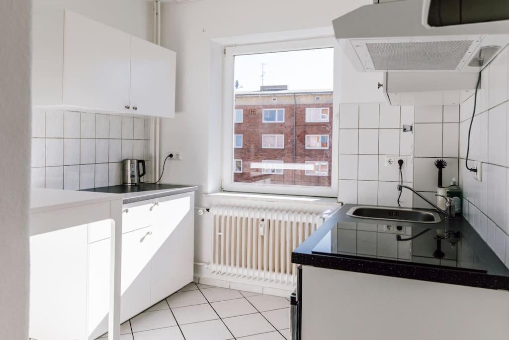 Komplett Neu: 2-Zi Zentral Im Altbau. 24H-Checkin Kiel Buitenkant foto